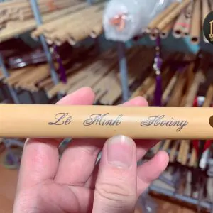 Khắc-Chữ-Lên-Sáo-Khắc-Laze-Sáo-Trúc-Họ-Đinh